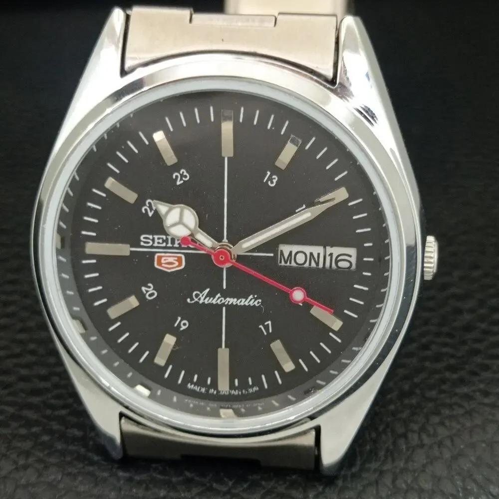 Vintage 1971 Seiko Automatic Mens Silver Watch W/daydate & Red Accents
